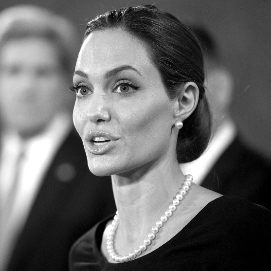 Jolie receives Queen's Honour